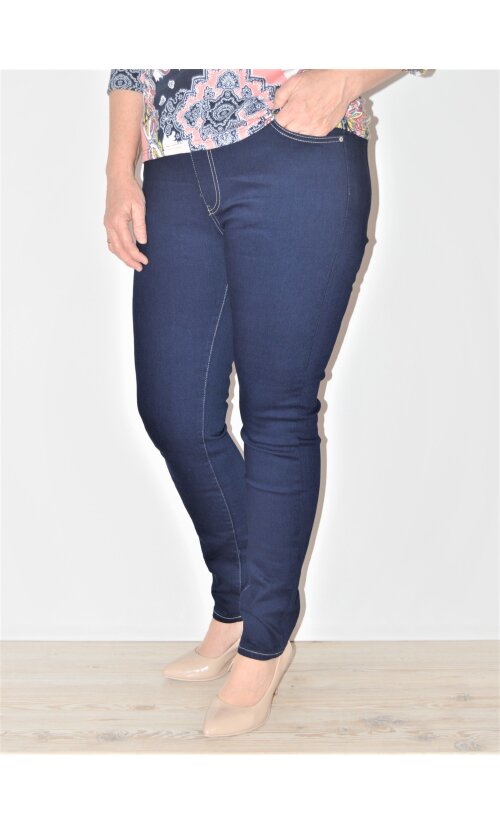 Kummivärvliga teksad 30-42