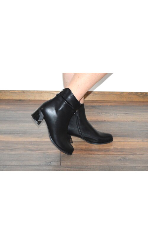 Naiste nahast saapad 40-43